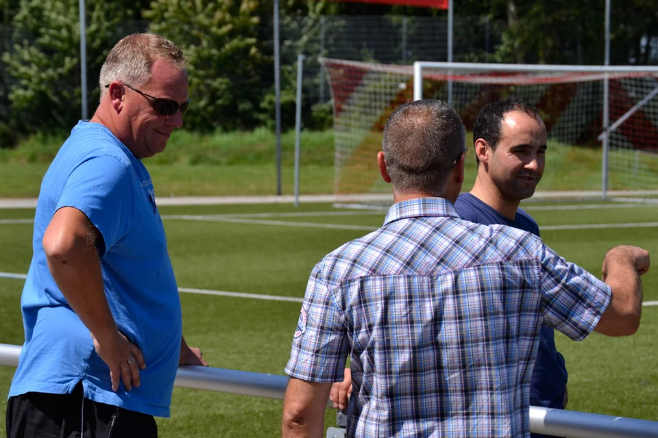 Thorsten Prangenberg, Thomas Rothe und Mohamed Imharraf im Gespräch vor dem Anpfiff Thorsten Prangenberg, Thomas Rothe und Mohamed Imharraf im Gespräch vor dem Anpfiff