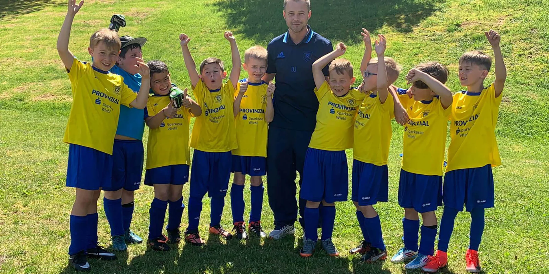 Großer Jubel bei unseren U8 + U9 Junioren nach zwei unvergesslichen Nachmittagen