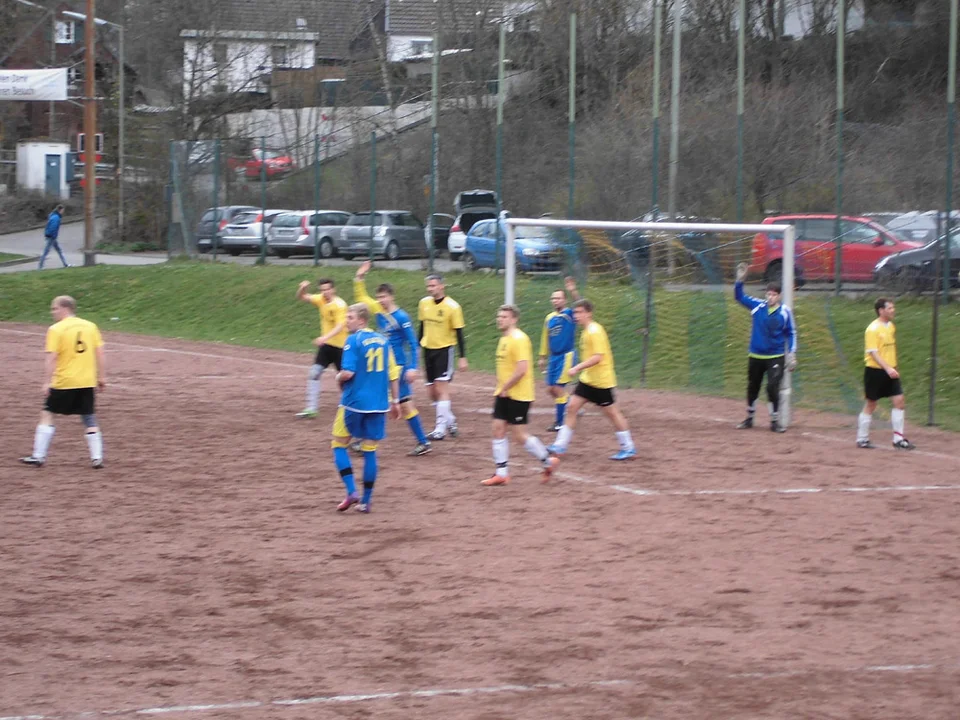 Ecke für den BSV Bielstein, nachdem ein Schuss von Jascha Bagherzadeh noch abgefälscht wurde Ecke für den BSV Bielstein, nachdem ein Schuss von Jascha Bagherzadeh noch abgefälscht wurde