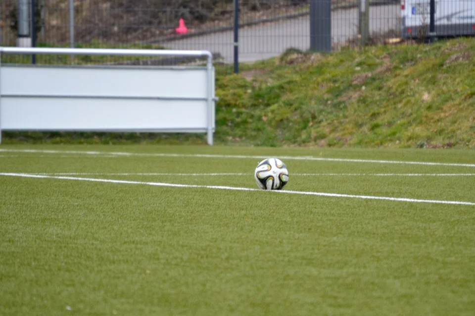 So lange blieb der Ball selten liegen, das Spiel überzeugte mit viel Tempo So lange blieb der Ball selten liegen, das Spiel überzeugte mit viel Tempo