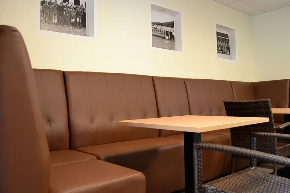 Die neuen Sitzmöbel runden das tolle Erscheinungsbild des neuen Vereinshauses ab Die neuen Sitzmöbel runden das tolle Erscheinungsbild des neuen Vereinshauses ab