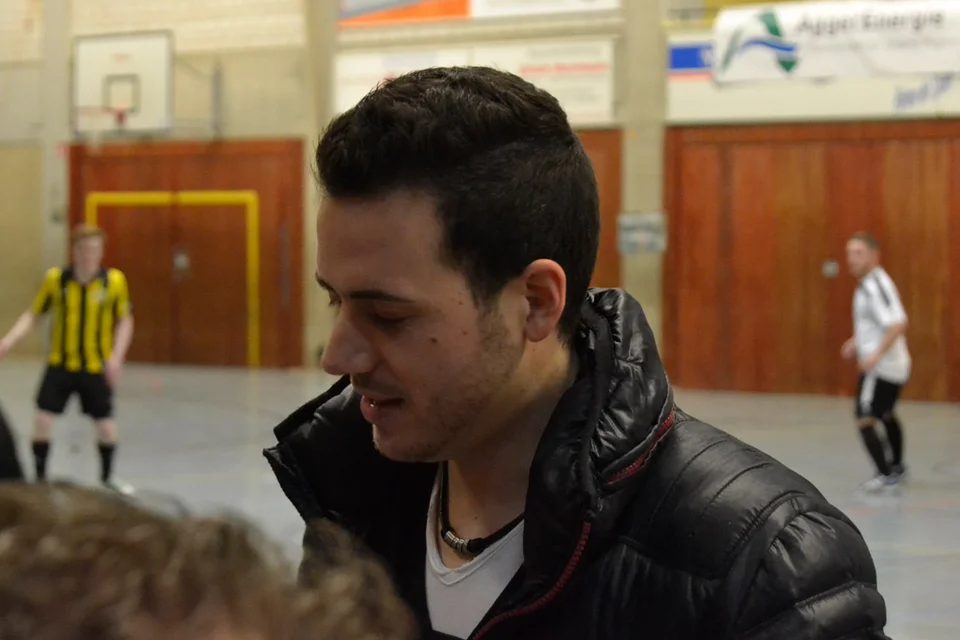 Sven Wagener kam extra aus Köln nach Bielstein und half sogar hinter der Theke aus Sven Wagener kam extra aus Köln nach Bielstein und half sogar hinter der Theke aus