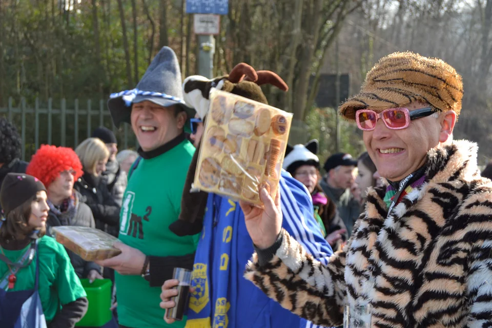 Irrer Blick: Tiger Thomas Rothe kurz vor dem Schmeißen der Kamelle Irrer Blick: Tiger Thomas Rothe kurz vor dem Schmeißen der Kamelle