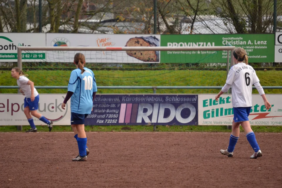 Nina wartet auf einen Einwurf der Birkerinnen Nina wartet auf einen Einwurf der Birkerinnen