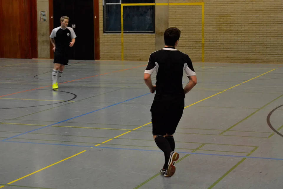 Auch ein Nümbrechter gab sich die Ehre: Alex Epstein, etatmäßiger Innenverteidiger des Bezirksliga-Tabellenführers SSV Nümbrecht Auch ein Nümbrechter gab sich die Ehre: Alex Epstein, etatmäßiger Innenverteidiger des Bezirksliga-Tabellenführers SSV Nümbrecht