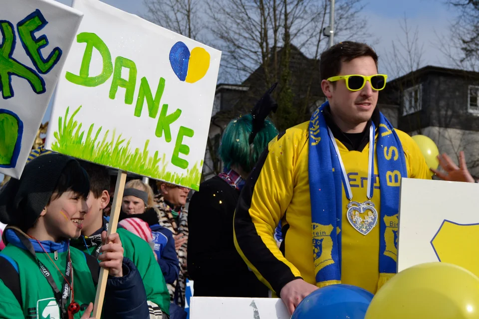 Fröhliche Gesichter bei Jung und Alt sah man häufig Fröhliche Gesichter bei Jung und Alt sah man häufig