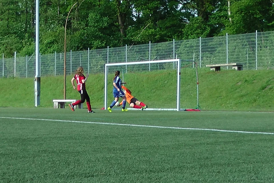 Tor für Bielstein: Annalena Müllenmeister trifft zum zwischenzeitlichen 7:1 Tor für Bielstein: Annalena Müllenmeister trifft zum zwischenzeitlichen 7:1