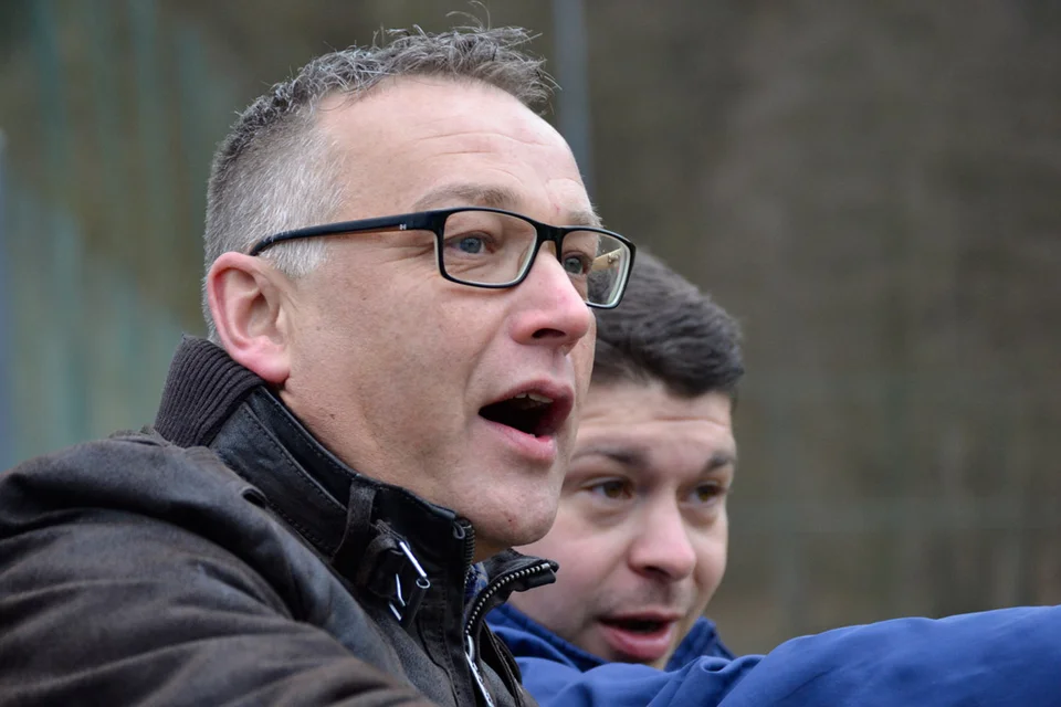 Lautstarke Unterstützung: Thomas Rothe unterstützt die Bielsteiner Mannschaften stets mit lauten Anfeuerungsrufen Lautstarke Unterstützung: Thomas Rothe unterstützt die Bielsteiner Mannschaften stets mit lauten Anfeuerungsrufen