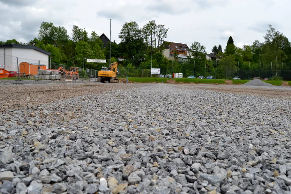 Linien aus Stein: zur Markierung der genauen Maße nutzten die Arbeiter längliche Linien aus Steinen