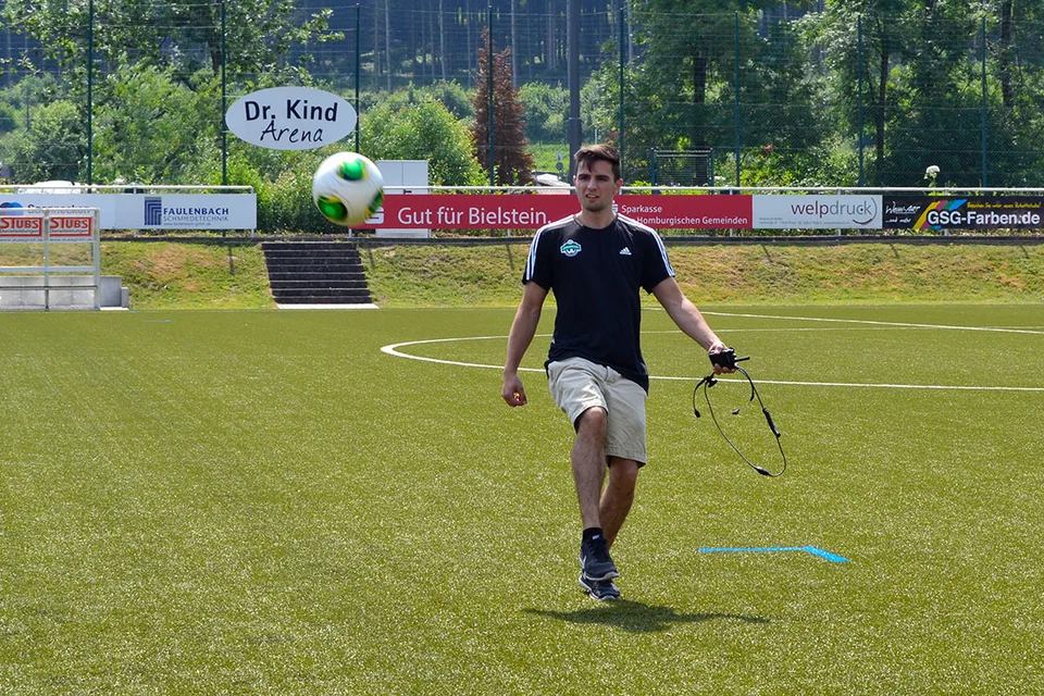 Kurze Pause: die Helfer des Fußballverbandes gönnen sich eine kleine Pause Kurze Pause: die Helfer des Fußballverbandes gönnen sich eine kleine Pause
