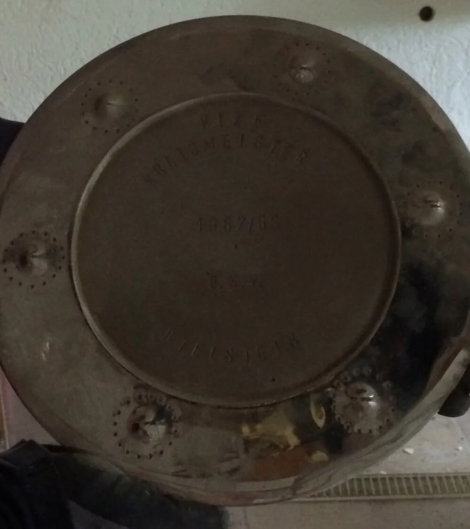 Relikt aus den 60ern: die Vizemeister-Schale aus der Saison 1967/1968 Relikt aus den 60ern: die Vizemeister-Schale aus der Saison 1967/1968