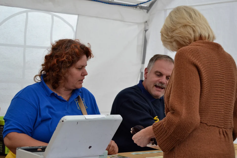 Den ganzen Tag im Einsatz: Carola Manueli und Frank Mohring