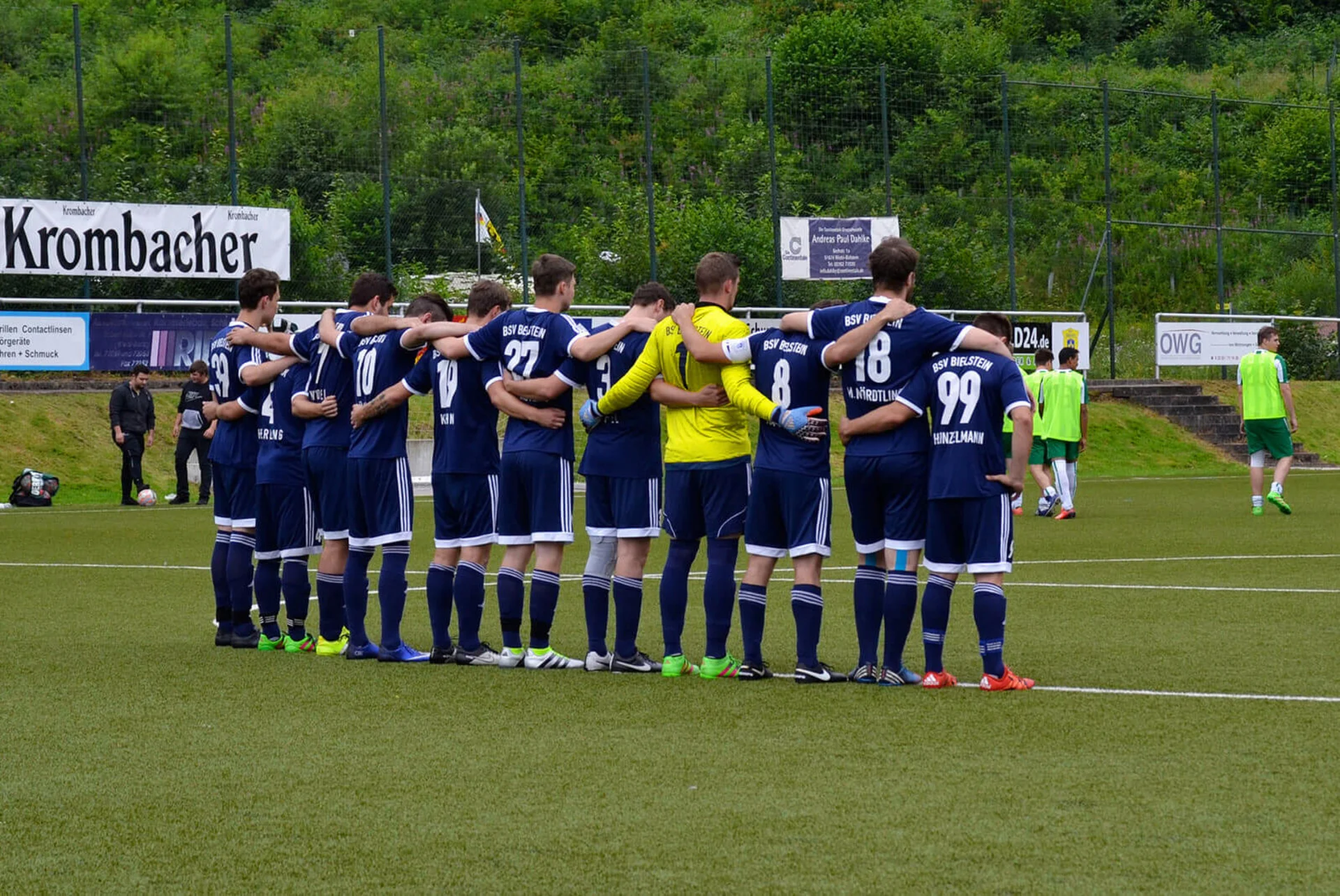 Nach dem Fehler der Frömmersbacher bekommt unsere Erste die drei Punkte gut geschrieben