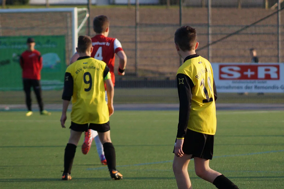 Der Torschütze des 1:0 und der Vorlagengeber des 2:0: Arthur Csiki (im Vordergrund) und Sven Sadowski (im Hintergrund)