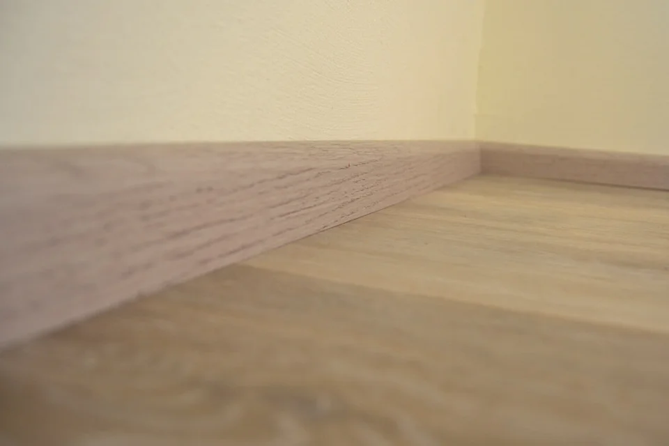 Neue Fußleisten braucht das Land: in Bielstein fügen sie sich perfekt in das Gesamtbild ein Neue Fußleisten braucht das Land: in Bielstein fügen sie sich perfekt in das Gesamtbild ein