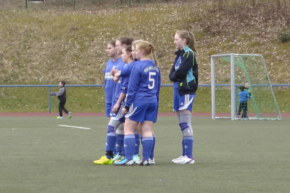 „Guck mal, die!“ - die Mädchen bei den wöchentlichen Scouting-Ritualen