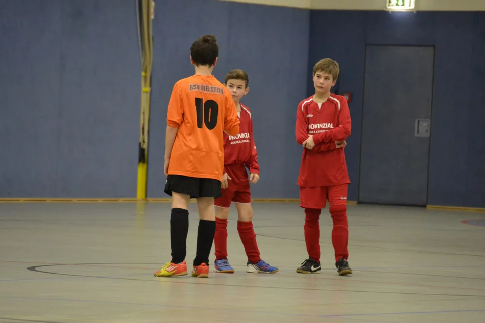 Marco im Dialog mit zwei gegnerischen Spielern ... Marco im Dialog mit zwei gegnerischen Spielern ...