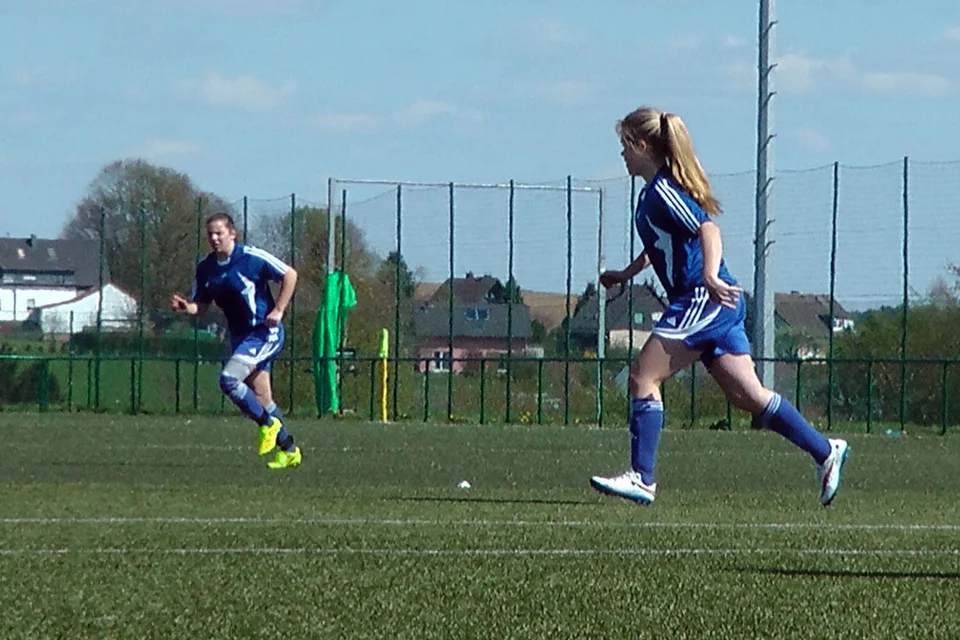 Zwei, die sich gefunden haben: Annalena Müllenmeister und Christin Siegmund bilden das torgefährlichste Duo der Liga Zwei, die sich gefunden haben: Annalena Müllenmeister und Christin Siegmund bilden das torgefährlichste Duo der Liga