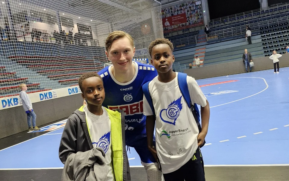 Ole Pregler nahm sich für unsere Jungs genauso Zeit für ein Foto ... Ole Pregler nahm sich für unsere Jungs genauso Zeit für ein Foto ...