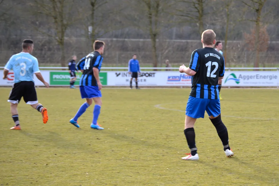 Frische Kräfte für erschöpfte Jungs: Viktor Adam und Günter Schäfer wurden im Laufe der zweiten Halbzeit eingewechselt Frische Kräfte für erschöpfte Jungs: Viktor Adam und Günter Schäfer wurden im Laufe der zweiten Halbzeit eingewechselt