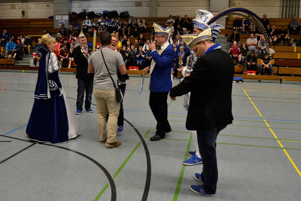 ... was dieser dem Anschein nach mit einem lockeren Spruch quittiert haben muss ... was dieser dem Anschein nach mit einem lockeren Spruch quittiert haben muss