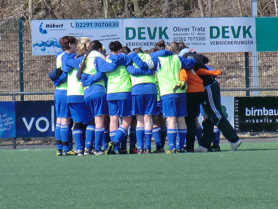 Teambildung nach dem Spiel: die Mannschaft schöpft weiter Selbstvertrauen