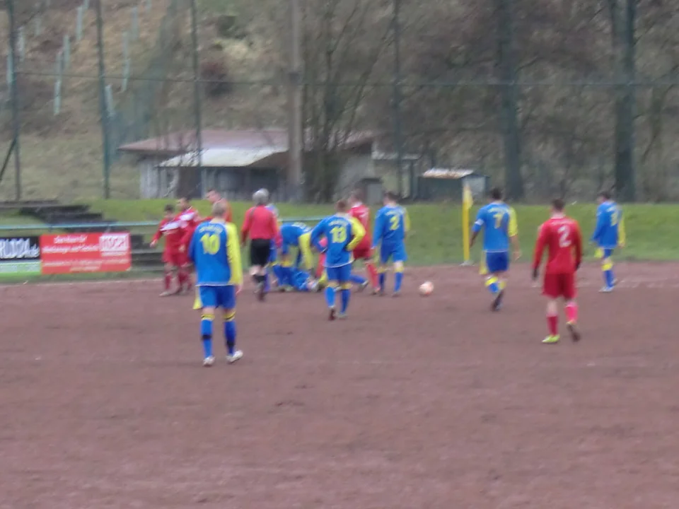 Verletzungsunterbrechung: Elmar Theis muss behandelt werden Verletzungsunterbrechung: Elmar Theis muss behandelt werden