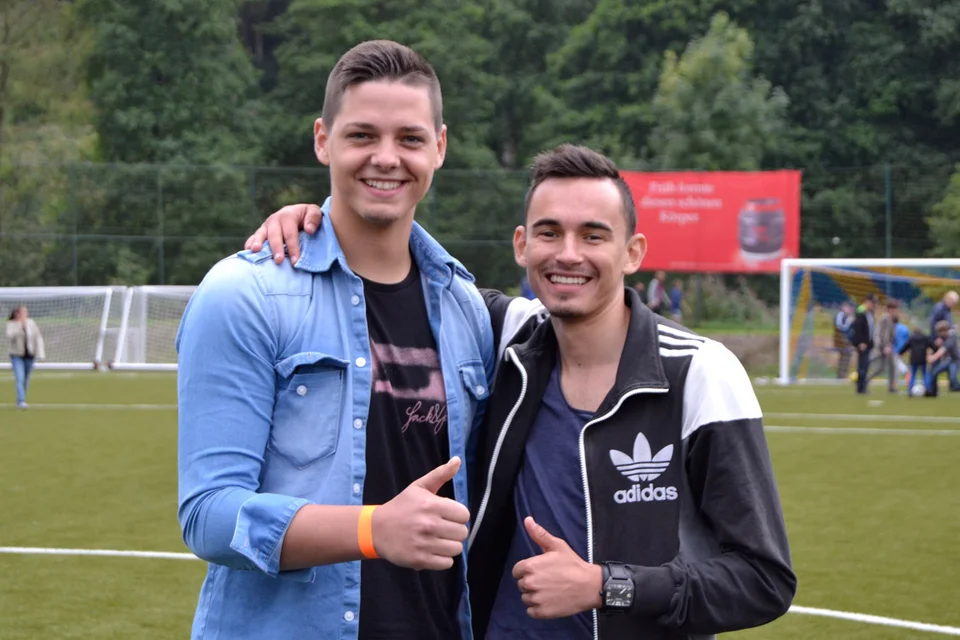 Wirkten sehr zufrieden: Rene Selemi und Karim Lange posieren nach dem Spiel für die Kamera