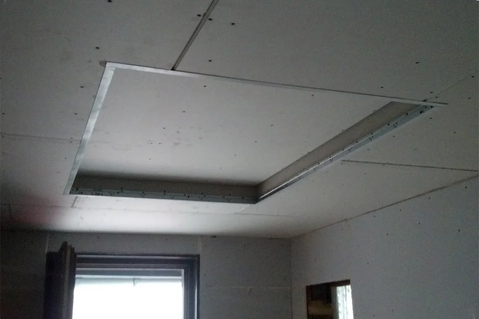 Auch im Durchgangsbereich gibt es eine neue Deckenkonstruktion Auch im Durchgangsbereich gibt es eine neue Deckenkonstruktion