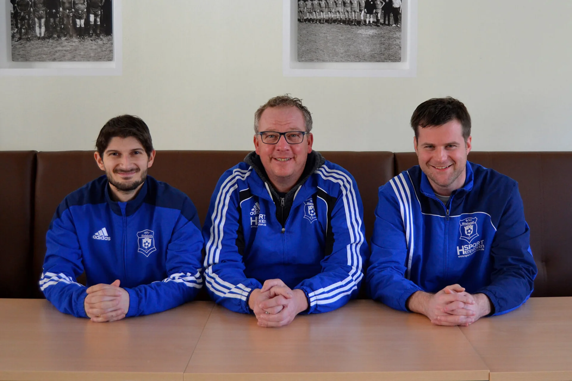 Georgios Xanthoulis, Thorsten Prangenberg und Christof Fries bei der Vorstellung des neuen Trainerteams im Bielsteiner Vereinshaus