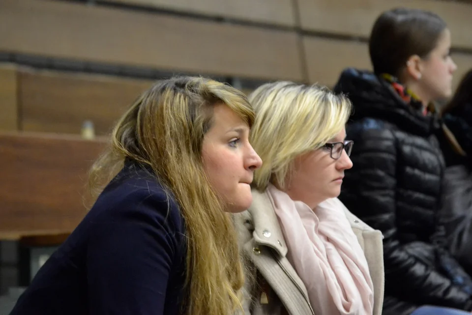 Gebannter Blick: Christa Zultner und Jelka Schwabroh Gebannter Blick: Christa Zultner und Jelka Schwabroh