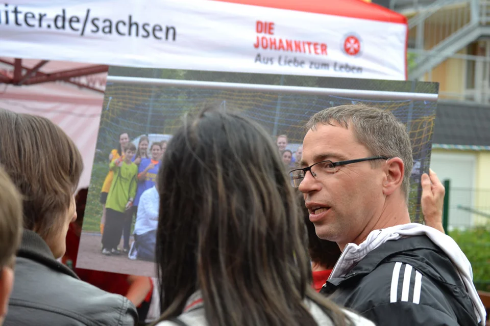 Reiner Nikolay erläutert interessierten Crimmitschauern das Projekt Reiner Nikolay erläutert interessierten Crimmitschauern das Projekt