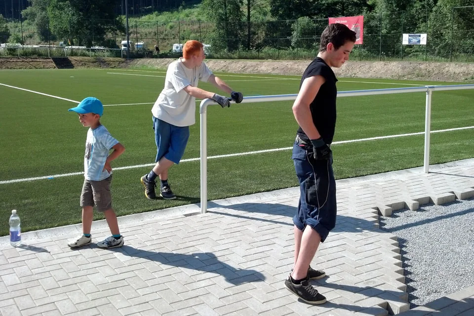 Arthur, Nils Hüller und Jascha Bagherzadeh legen eine Pause ein