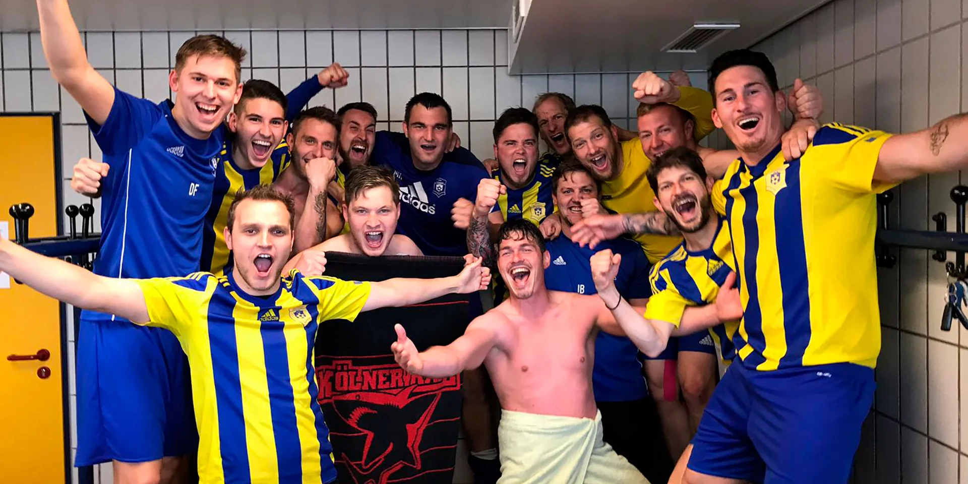 Unsere Erste Herren freut sich über den wichtigen Sieg gegen Drabenderhöhe