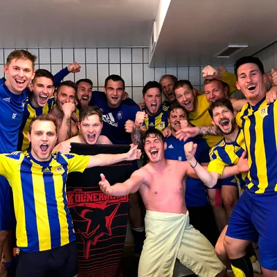 Unsere Erste Herren freut sich über den wichtigen Sieg gegen Drabenderhöhe