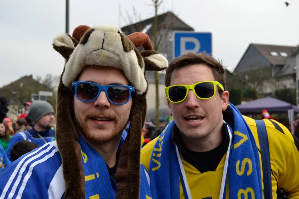 „... nein, DAhinten“ „... nein, DAhinten“