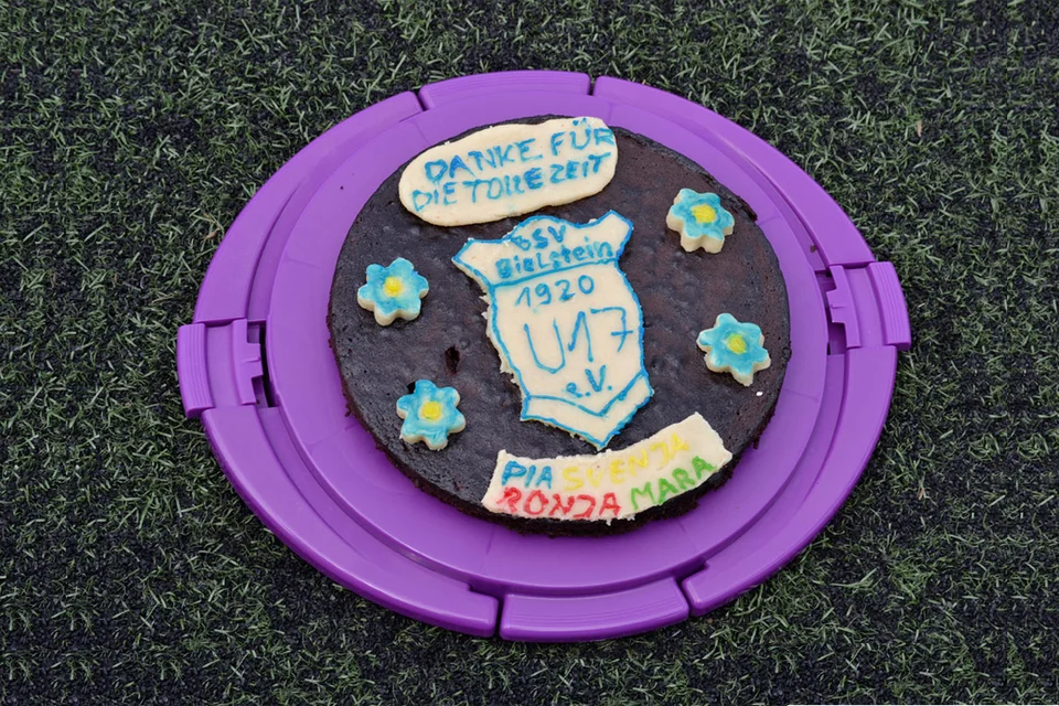 Mara Hahn hatte zum Abschluss einen Kuchen gebacken Mara Hahn hatte zum Abschluss einen Kuchen gebacken