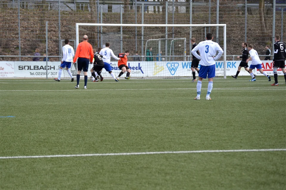 ... ins Tor zu köpfen ... ins Tor zu köpfen