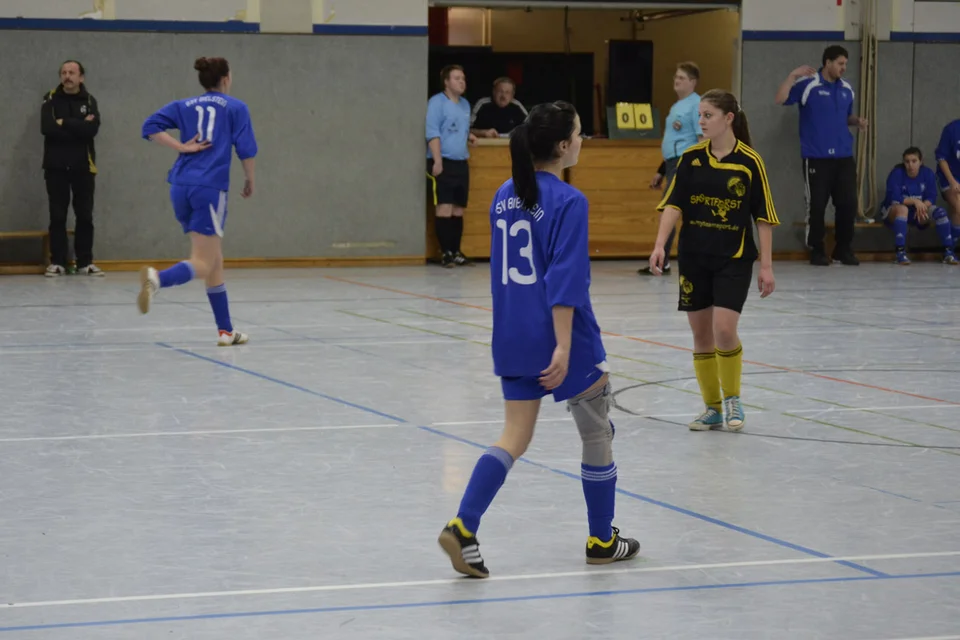 Jacqueline Holtz verlässt den Platz wegen Rückenproblemen