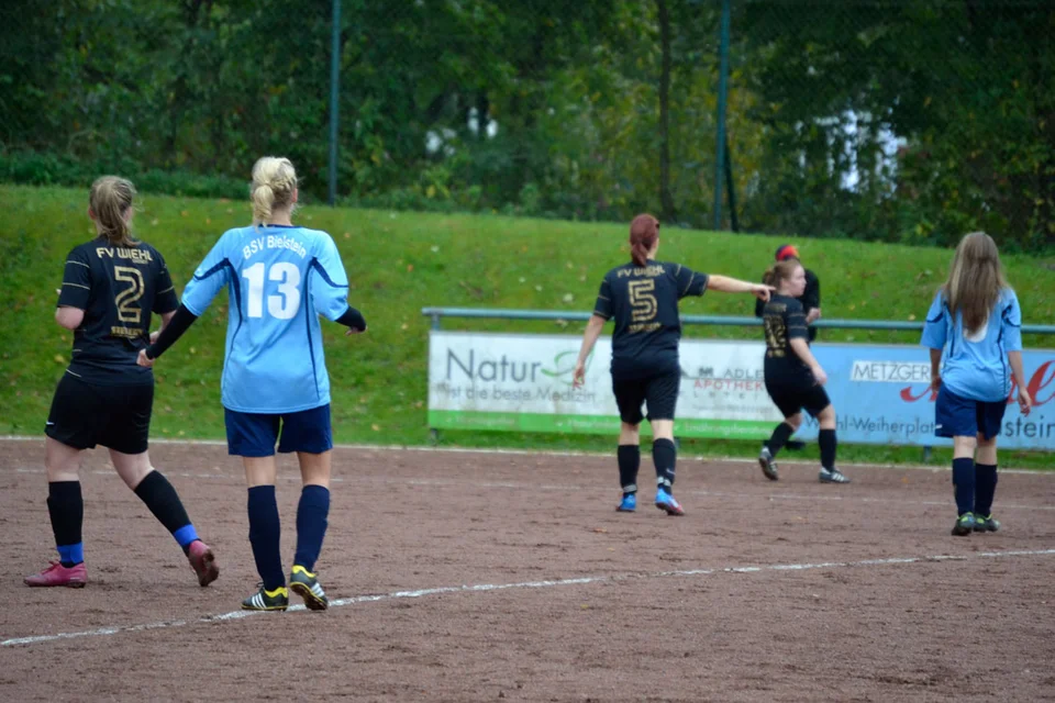 Ein Großteil des Derbys spielte sich in der Wiehler Hälfte ab Ein Großteil des Derbys spielte sich in der Wiehler Hälfte ab