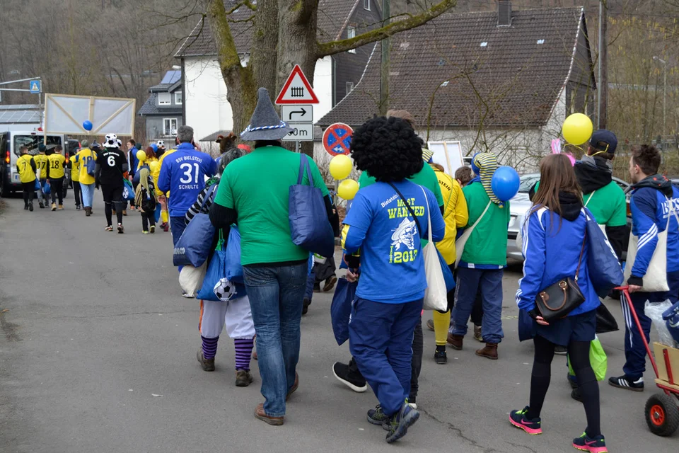 ... der wenig später startet ... der wenig später startet