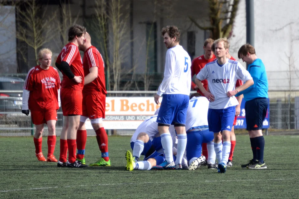 ... wie die Gesichtsausdrücke von Marcel Nördtling und Benjamin Gries ... wie die Gesichtsausdrücke von Marcel Nördtling und Benjamin Gries