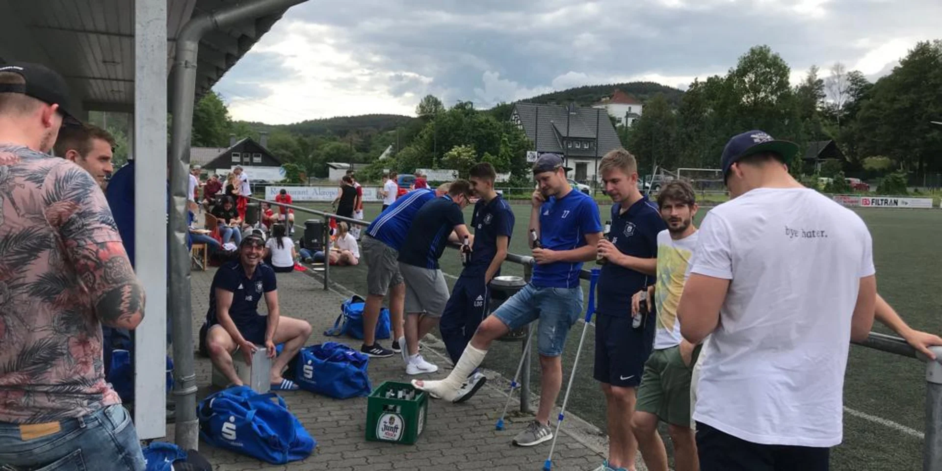 Nach dem Spiel gegen Morsbach ging es für unsere Erste Herren schnurstracks in die Vereinskneipe Haus Kranenberg, um den Saisonabschluss zu feiern