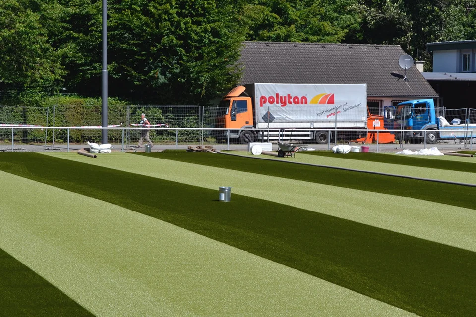 ... mit der Verlegung der ersten Meter