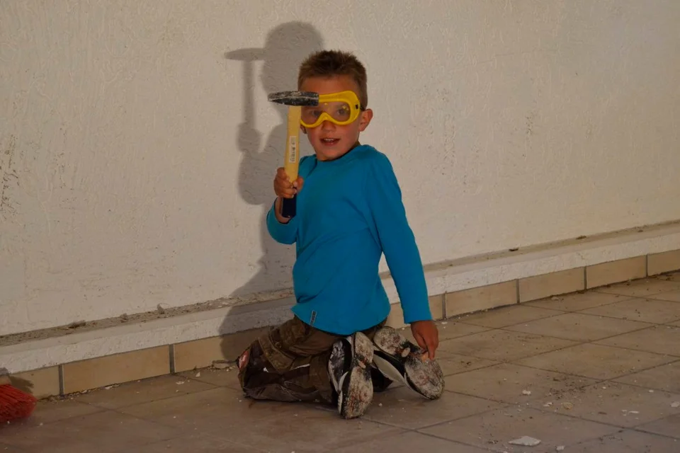 Stolzer Handwerker: der kleine Arthur Stolzer Handwerker: der kleine Arthur