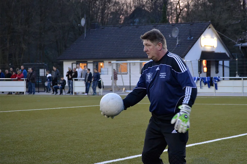 Hatte schon mal weniger zu tun: Siggi Kampka im Tor der Gastgeber