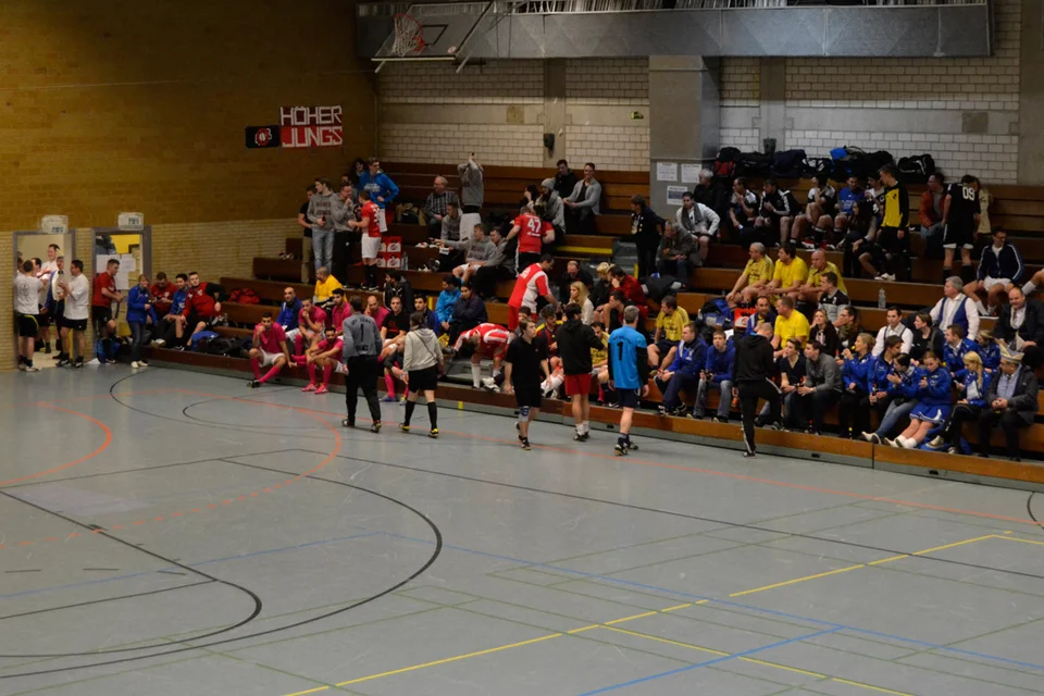 Kleinere Verschnaufspause: zwischen dem Viertel- und Halbfinale durften die teilnehmenden Akteure kurzzeitig durchschnaufen ... Kleinere Verschnaufspause: zwischen dem Viertel- und Halbfinale durften die teilnehmenden Akteure kurzzeitig durchschnaufen ...