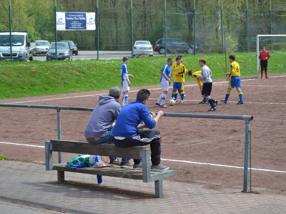 Sebastian Pinzke und Tobias Frede beobachten das Geschehen Sebastian Pinzke und Tobias Frede beobachten das Geschehen