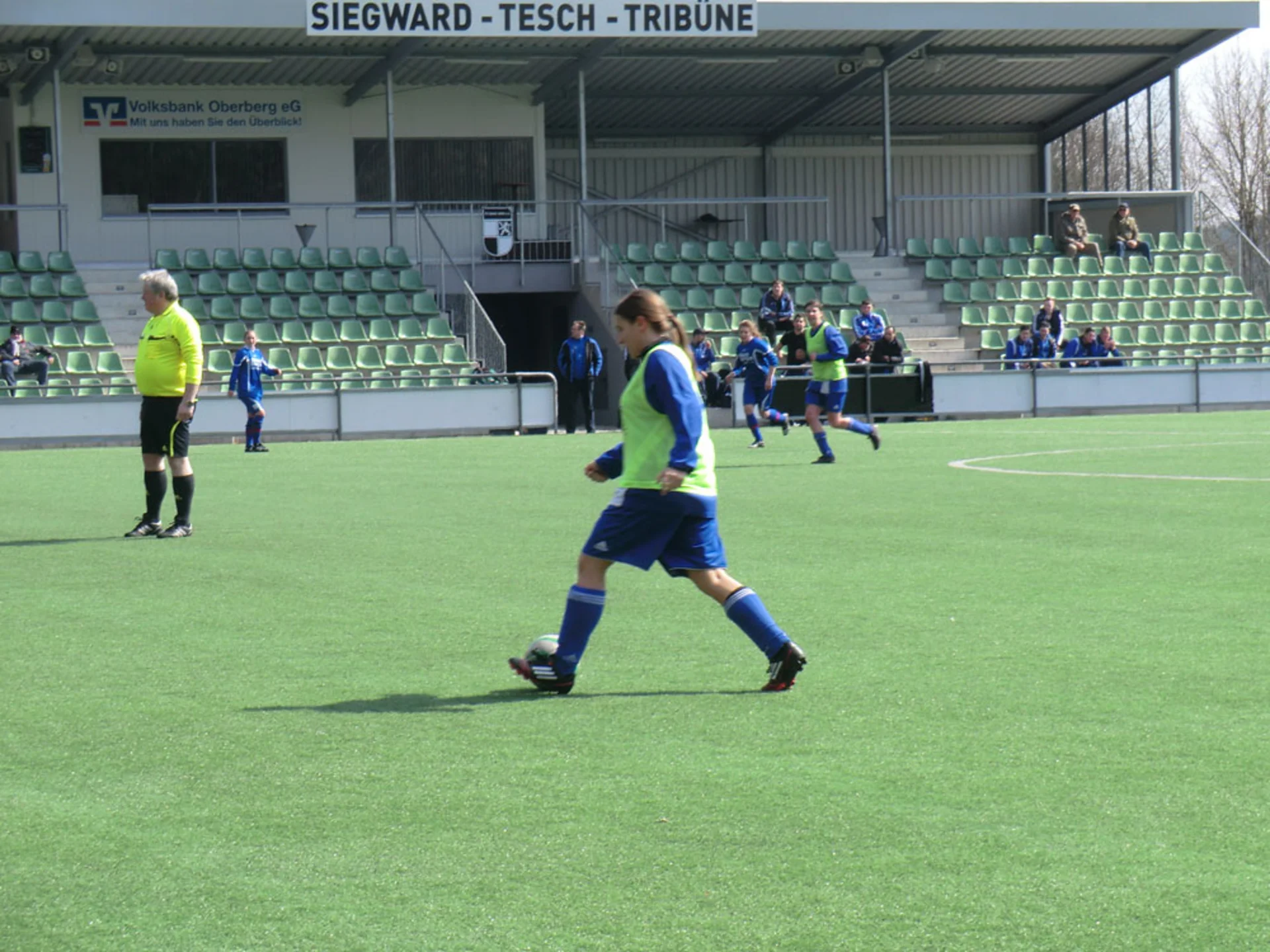 Wichtiger Sieg für die Damen, die nach einer Steigerung in Halbzeit 2 das Spiel gewinnen
