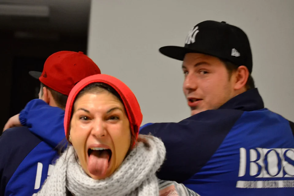 Abgedrehter Spaßvogel: Cathrin Heim springt ins Bild ... Abgedrehter Spaßvogel: Cathrin Heim springt ins Bild ...